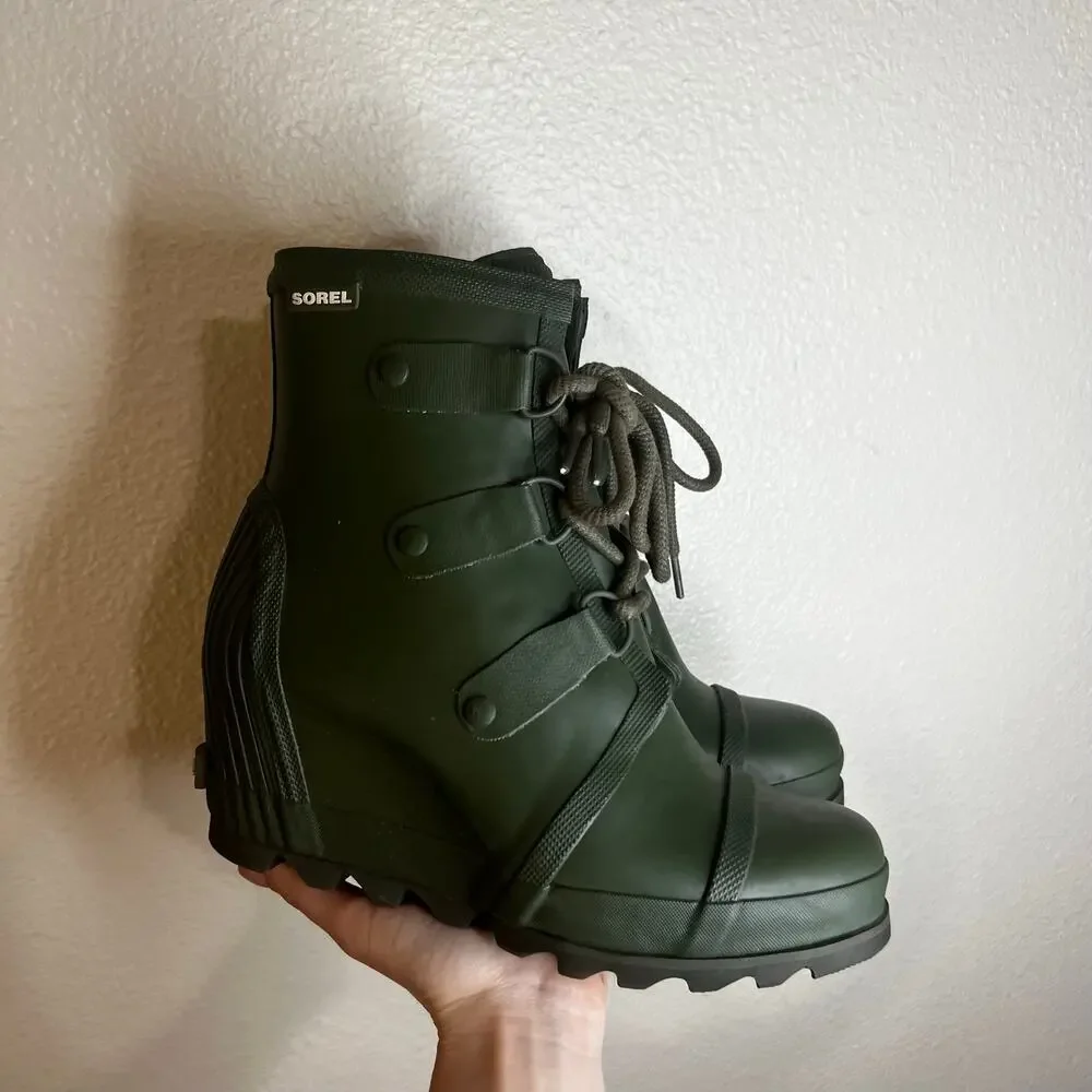 SOREL Joan of Arctic Rain Rubber wedge boots in Olive green WOMENS 8.5